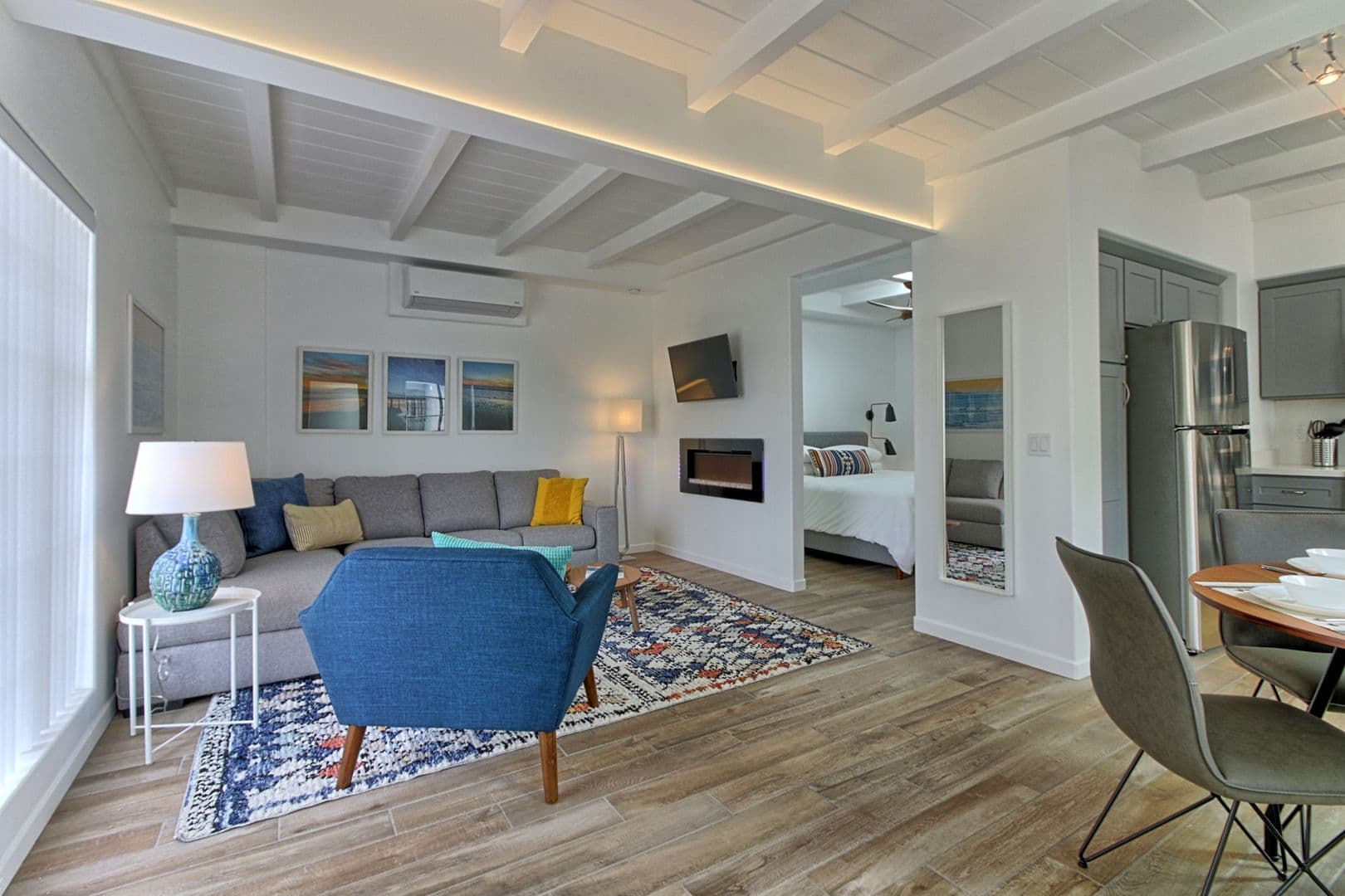 Ventura Apartment: 1072 Seaward