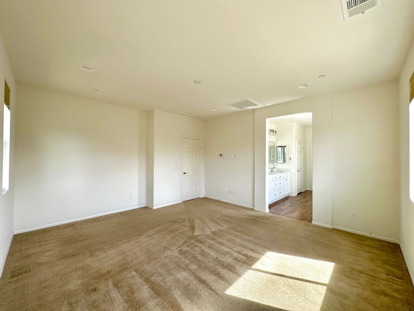 Oxnard House: 682 Seine River Way