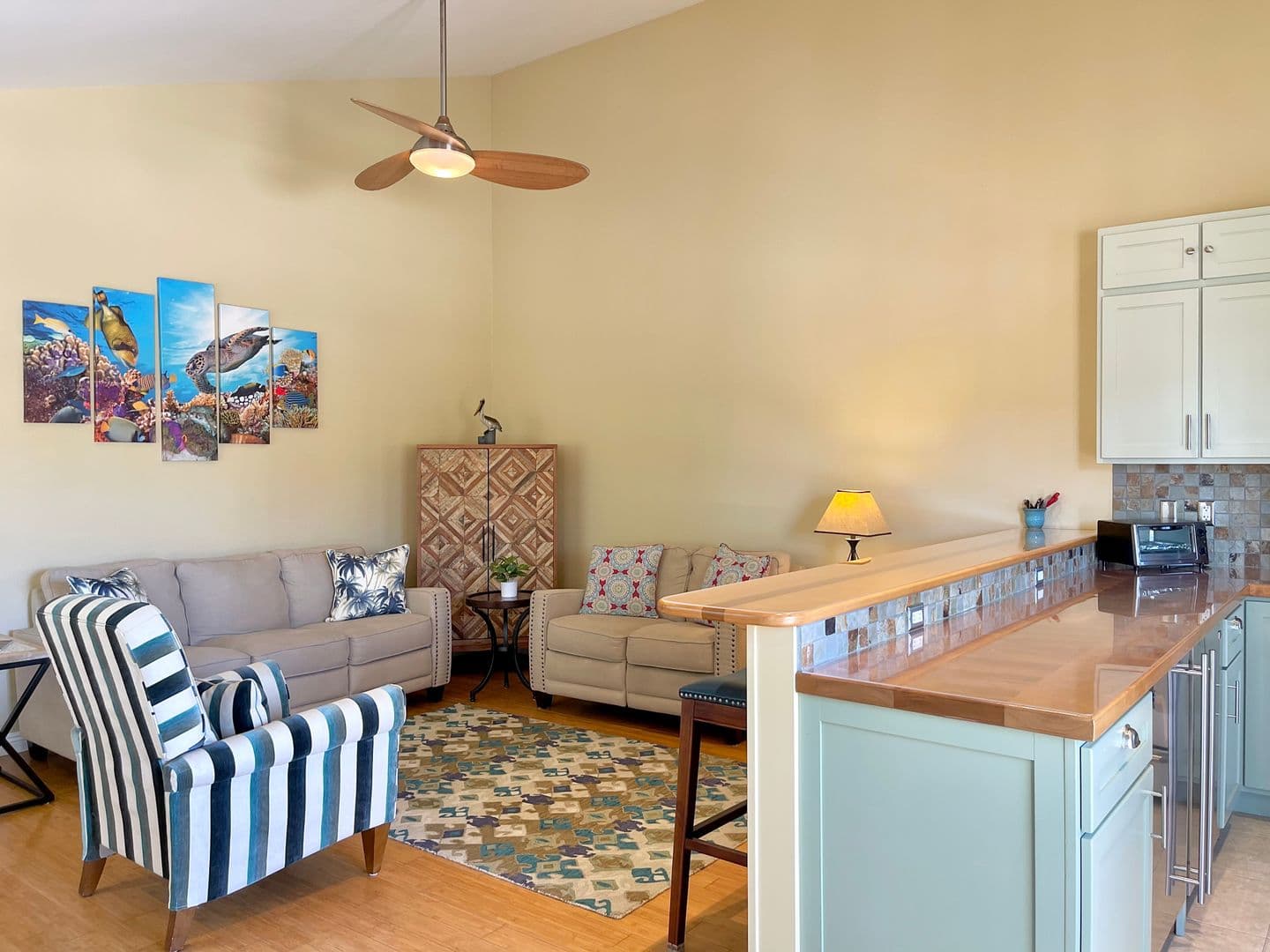 Oxnard House: 117 La Brea St
