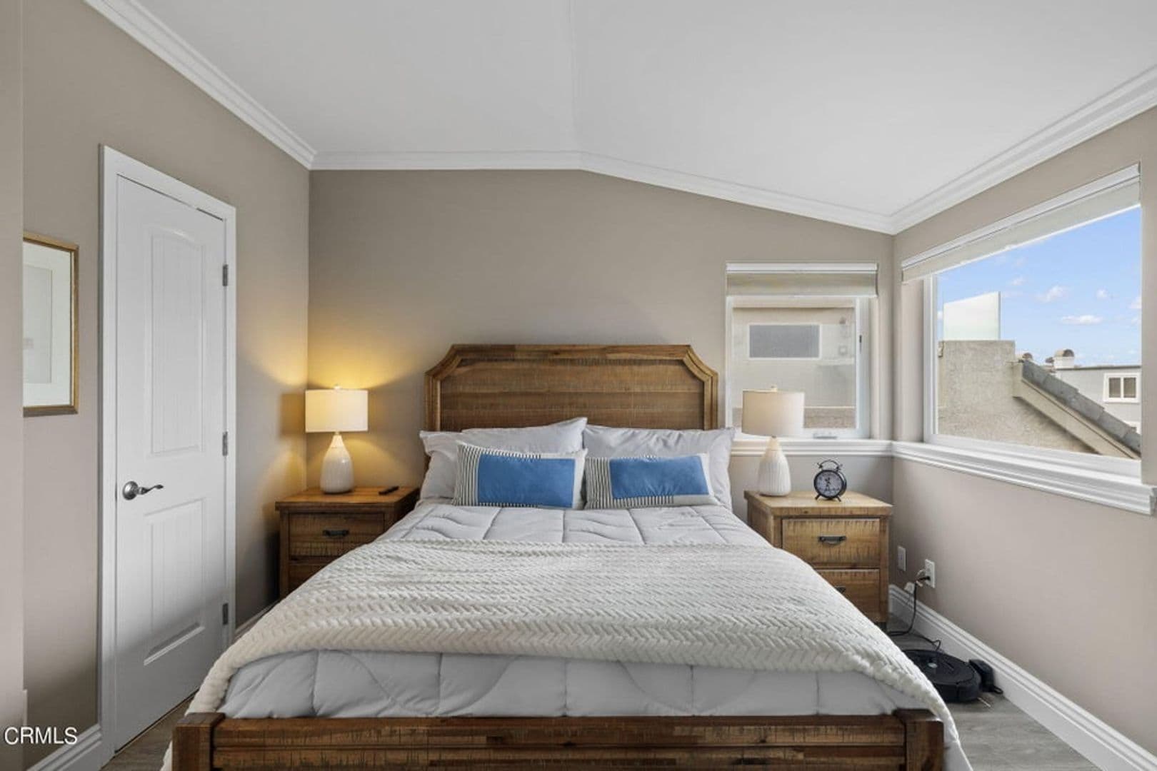 Oxnard Apartment: 104 La Brea St