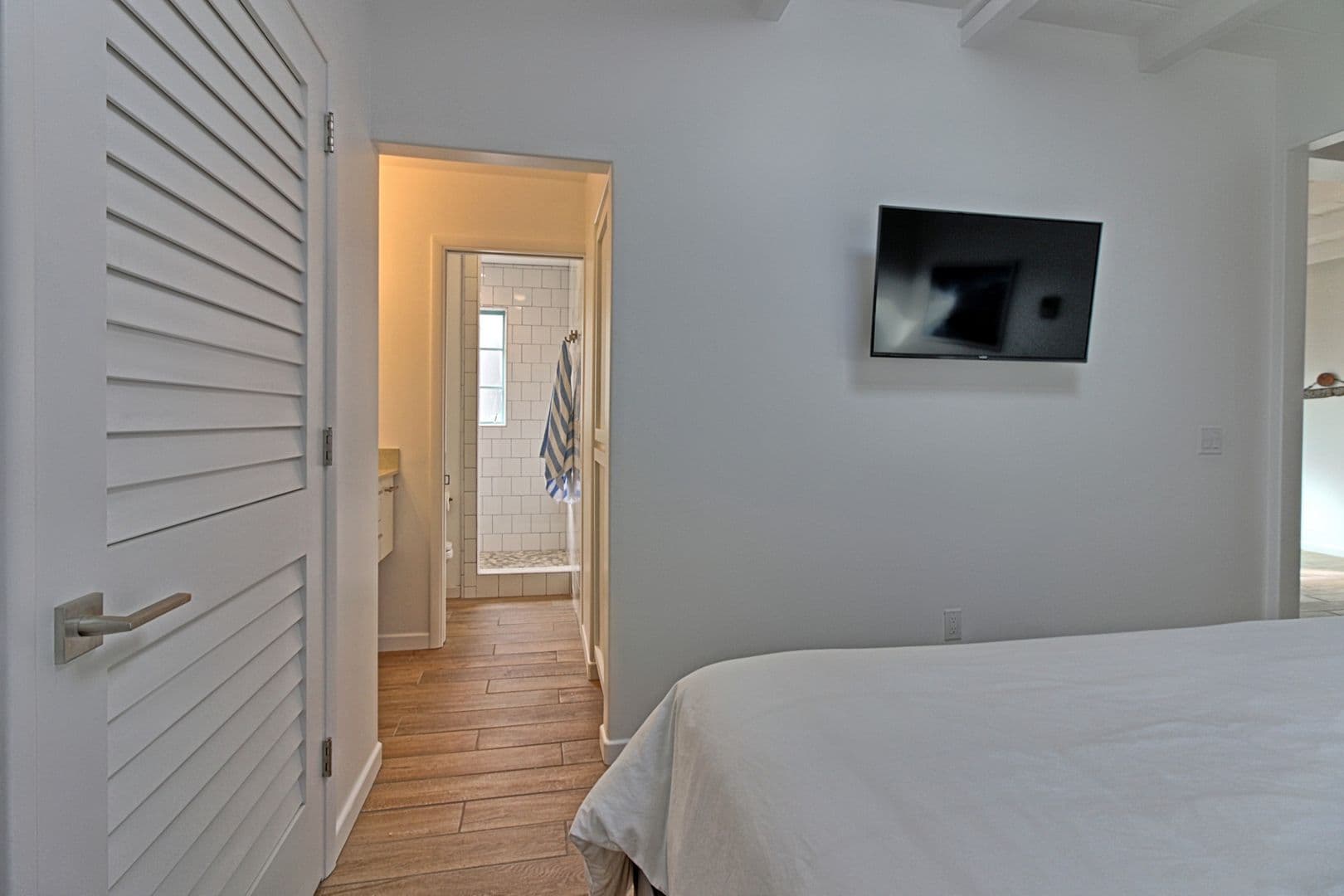 Ventura Apartment: 1072 Seaward