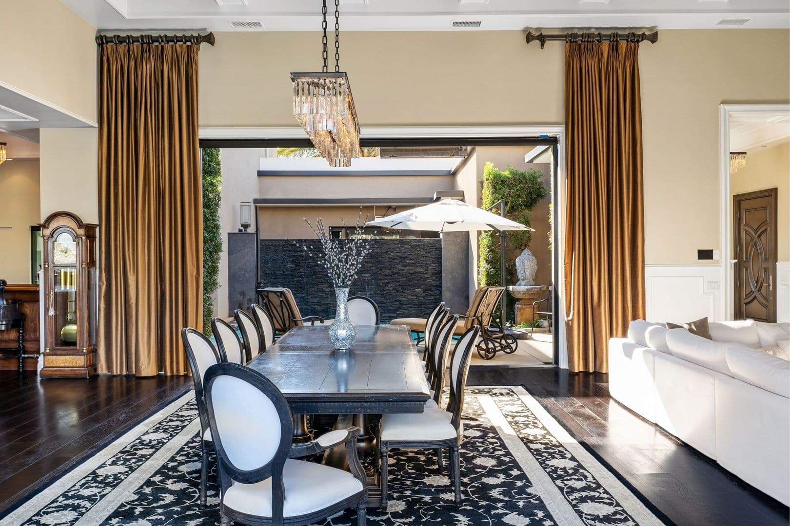 Oxnard House: 4490 Eastbourne Bay