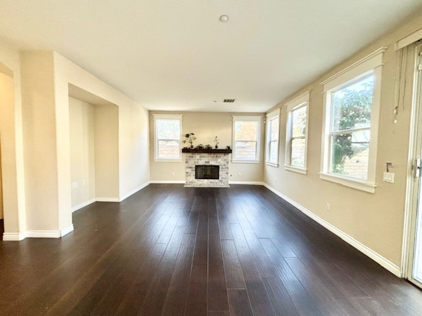 Oxnard Apartment: 417 Morado Pl
