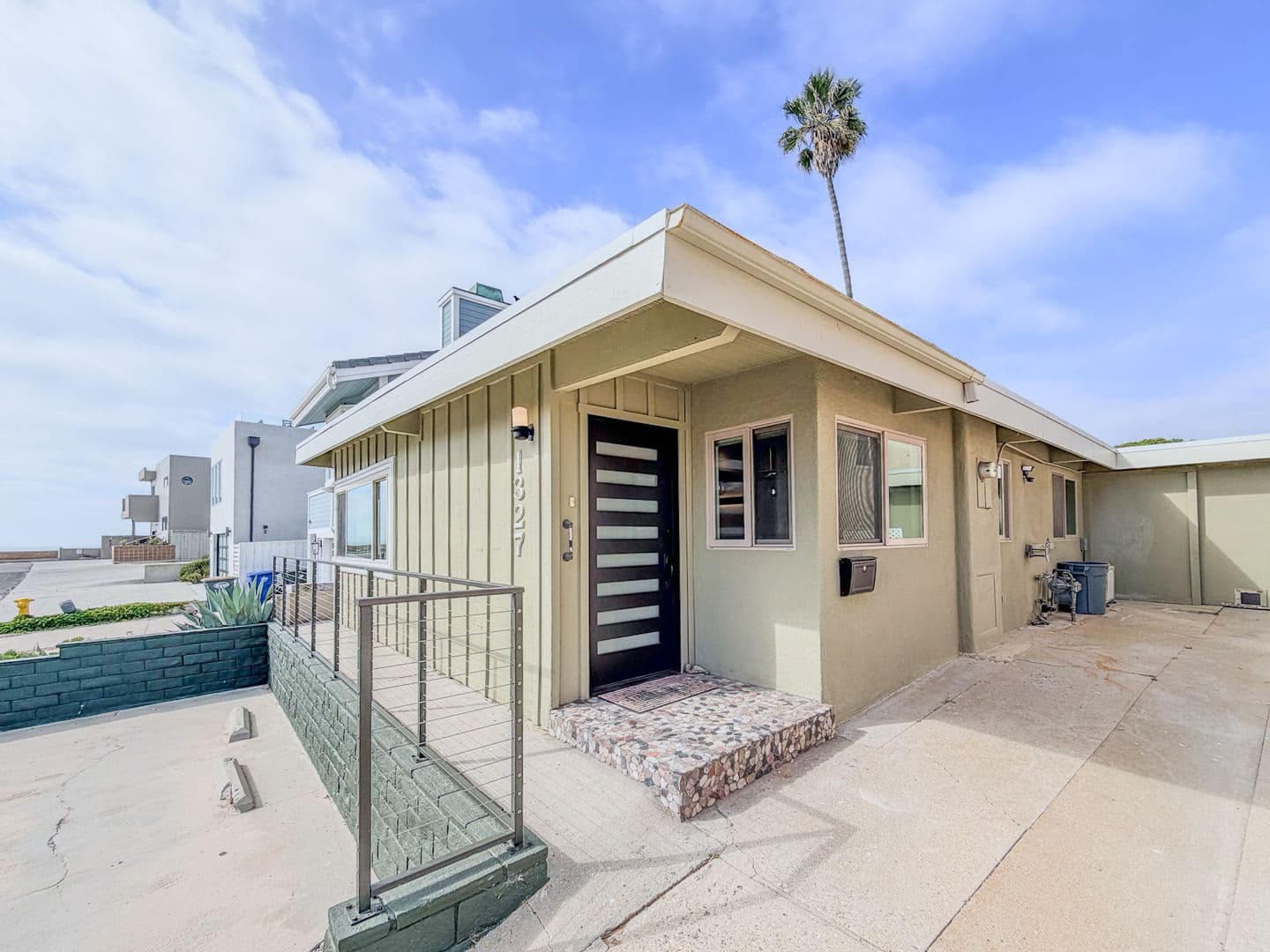 Ventura House: 1327 Devon Ln