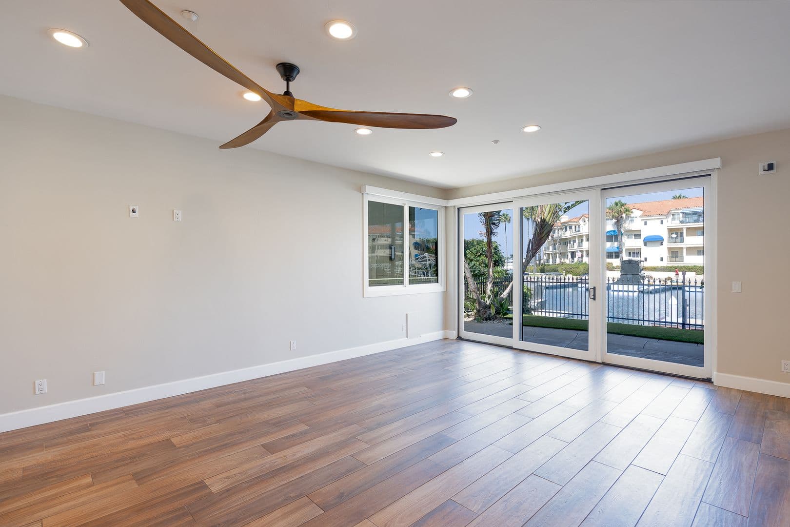 Oxnard House: 4211 W Hemlock St