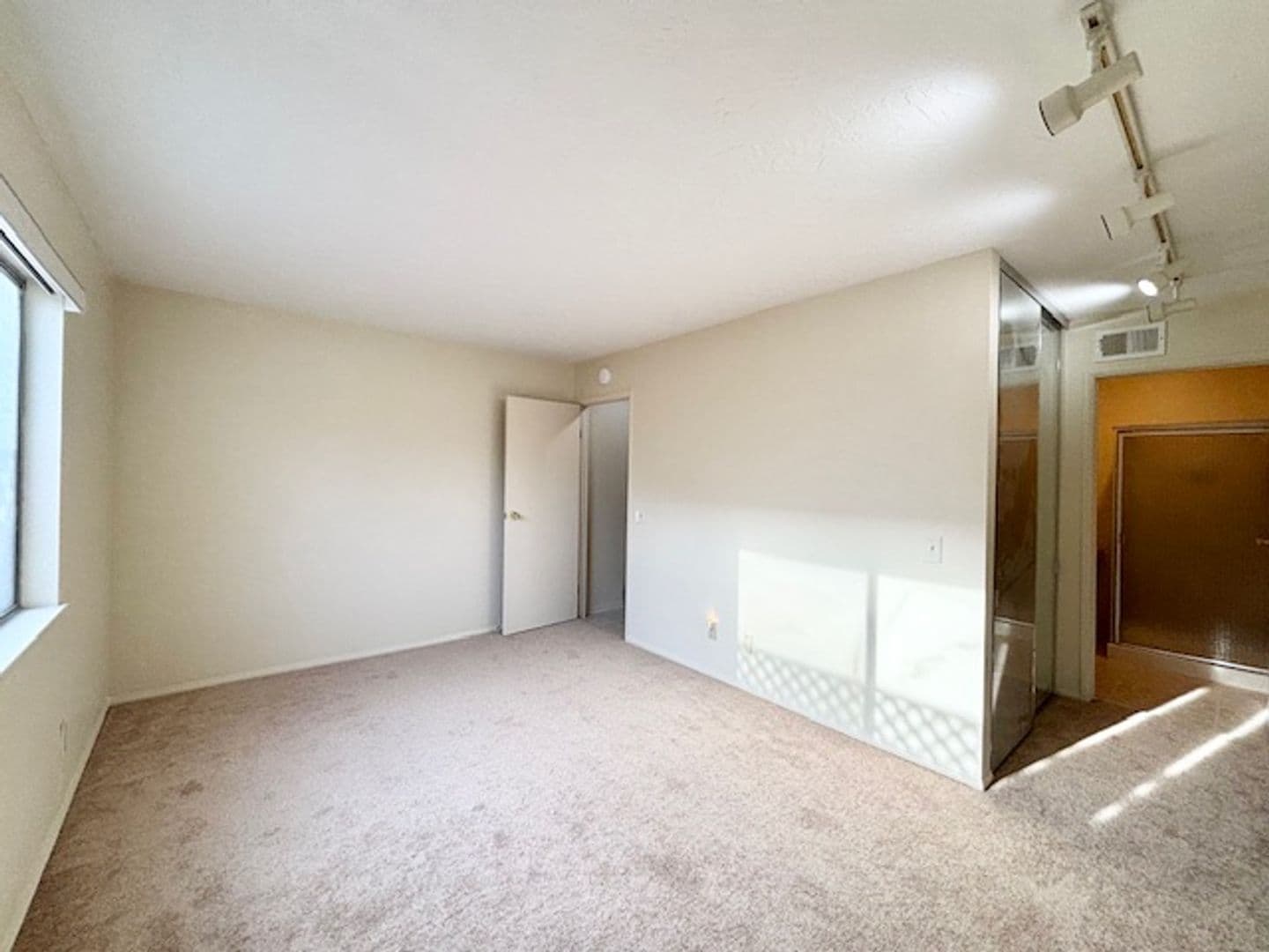 Port Hueneme House: 2556 Neptune Pl