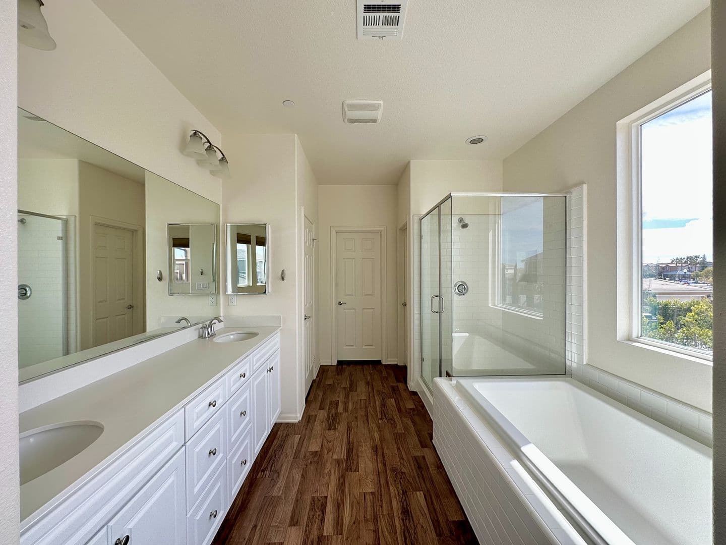 Oxnard House: 682 Seine River Way