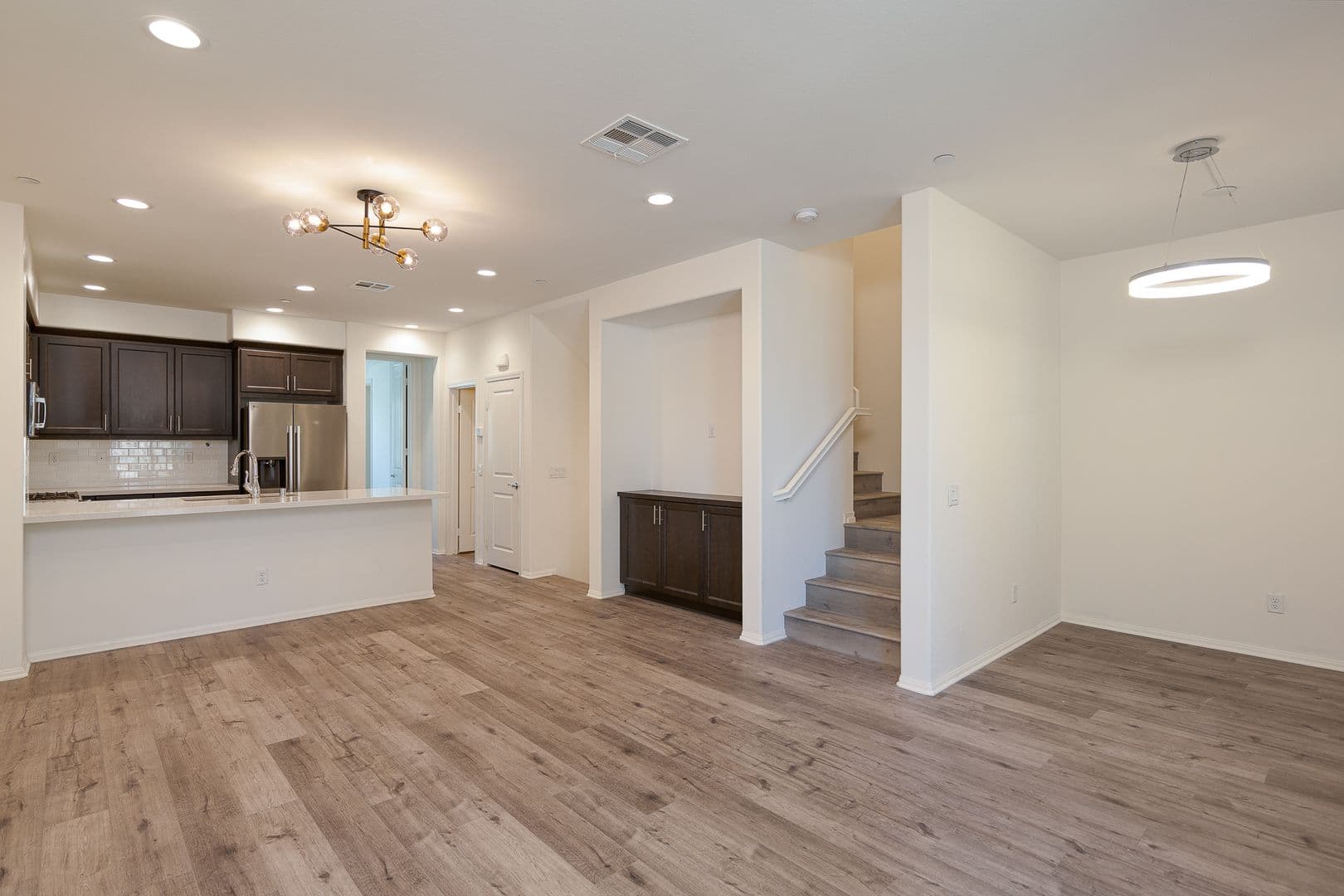 Camarillo House: 413 Castiano St