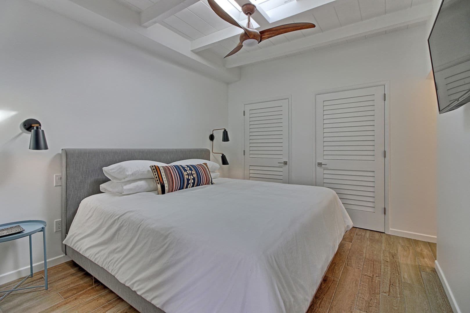 Ventura Apartment: 1072 Seaward