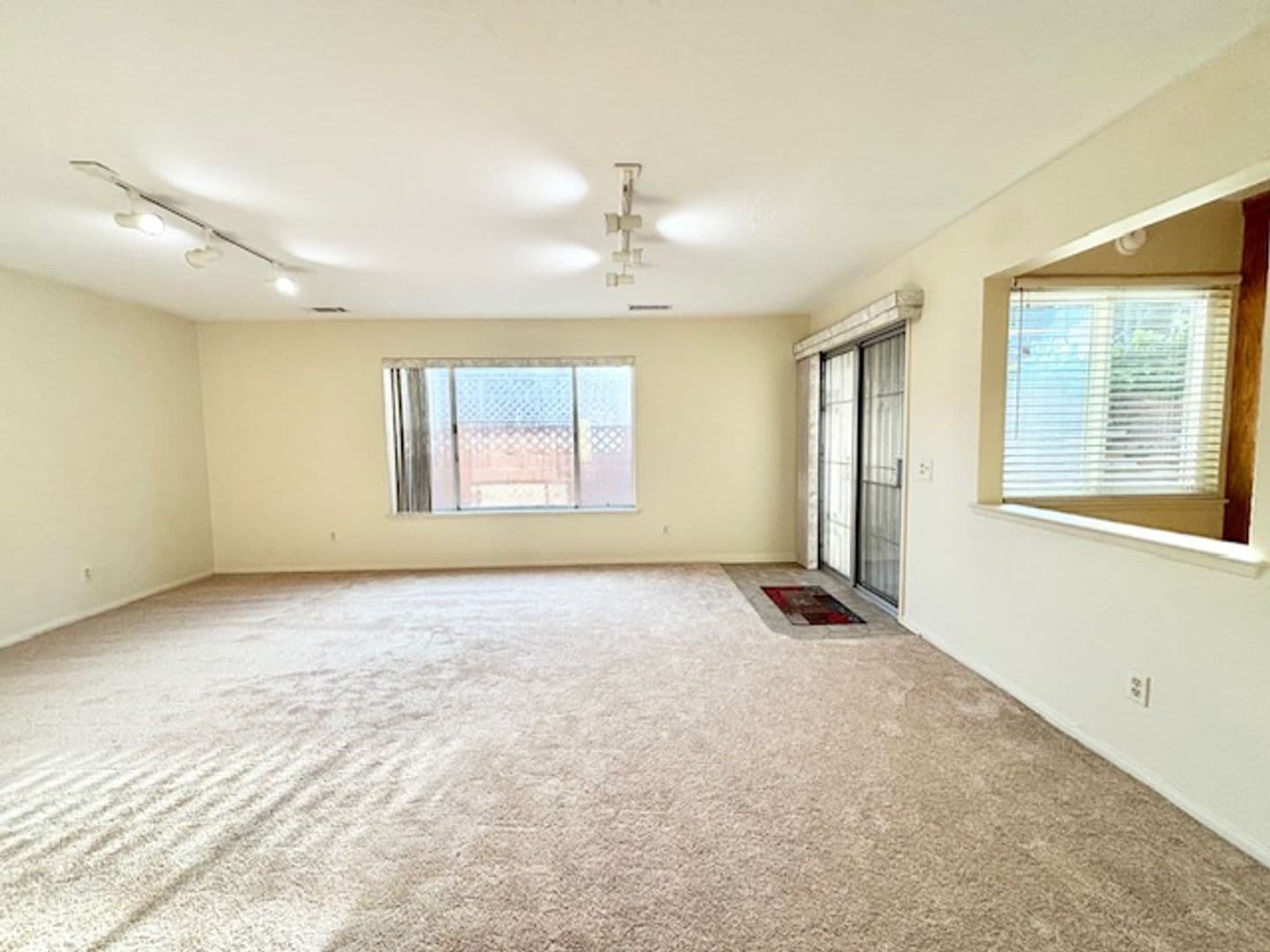 Port Hueneme House: 2556 Neptune Pl