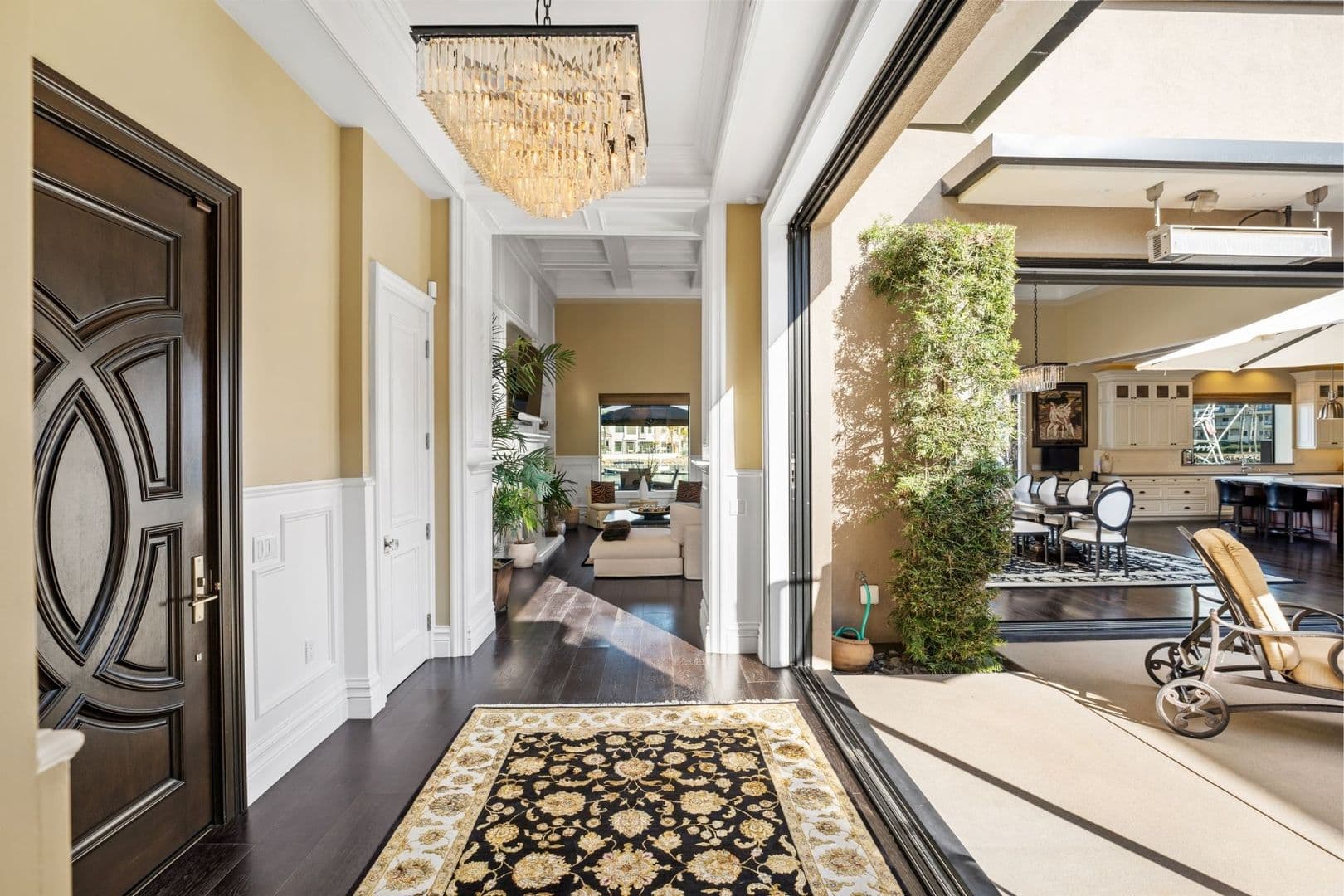 Oxnard House: 4490 Eastbourne Bay