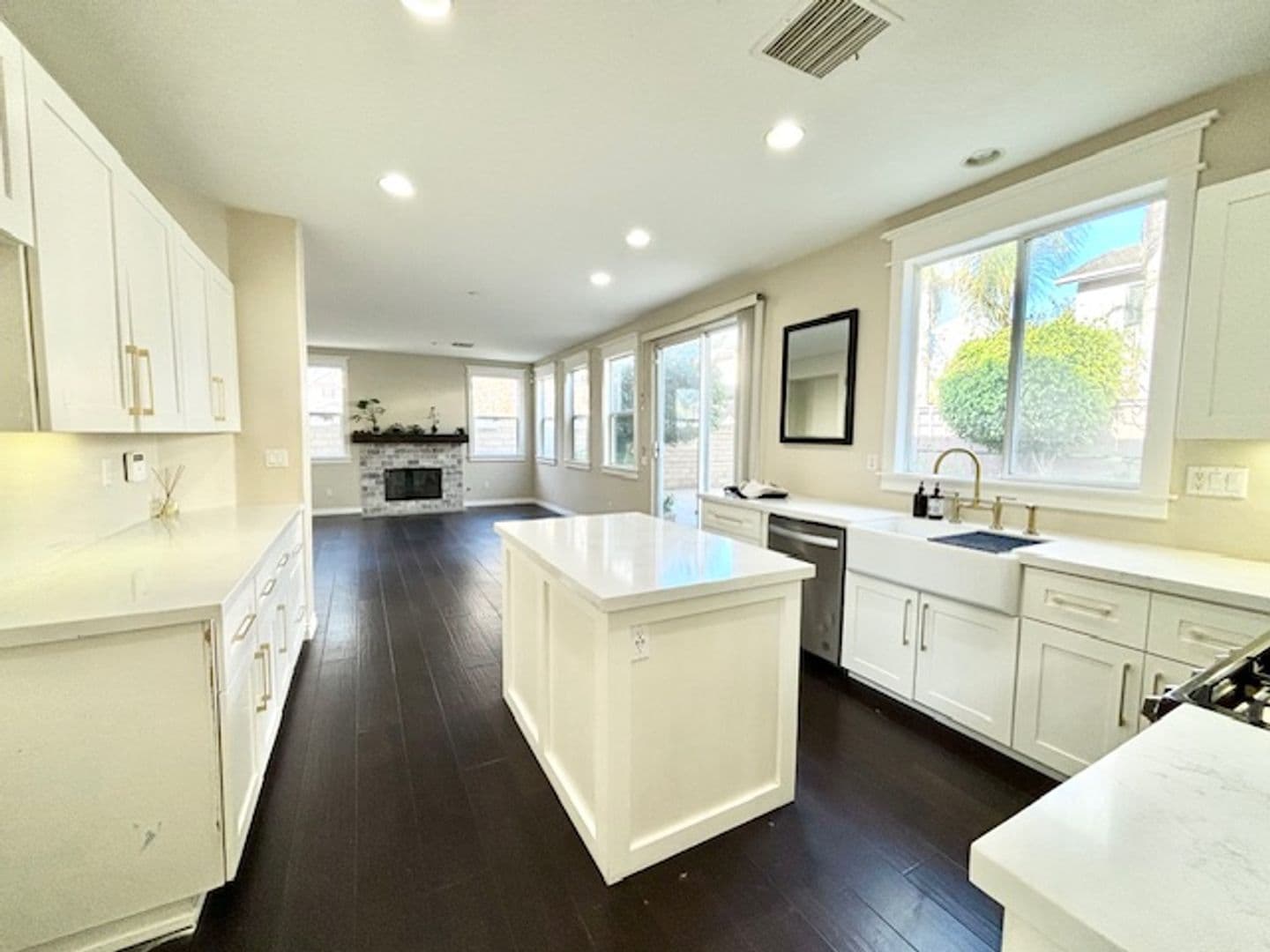 Oxnard Apartment: 417 Morado Pl