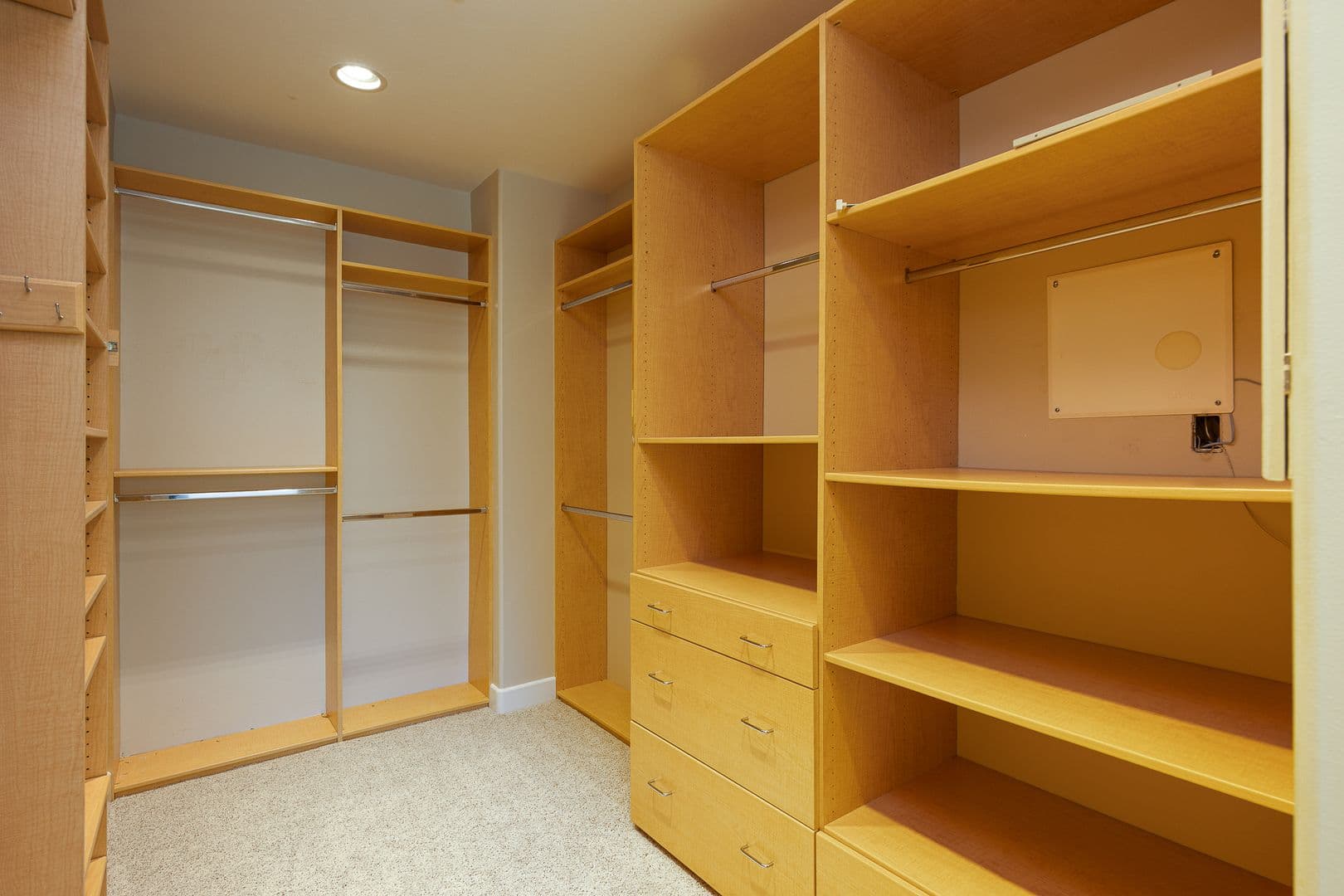 Oxnard House: 4211 W Hemlock St