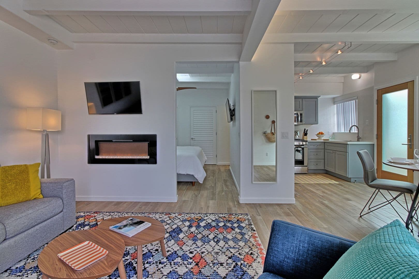 Ventura Apartment: 1072 Seaward