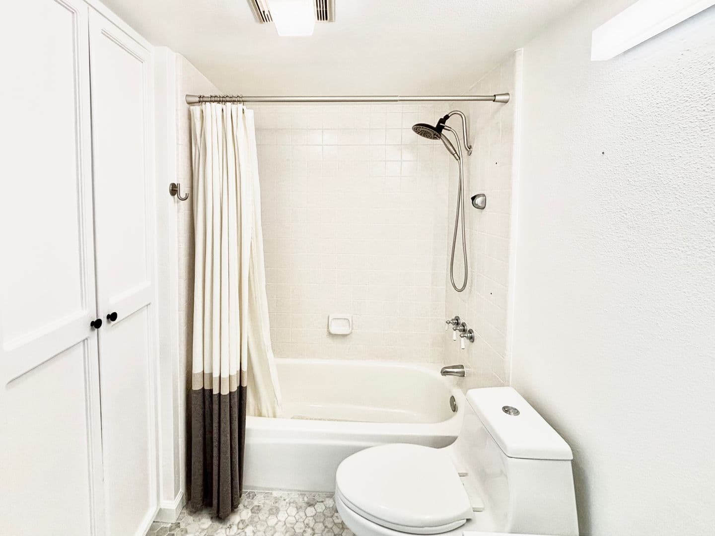 Oxnard House: 2287 Martinique Ln