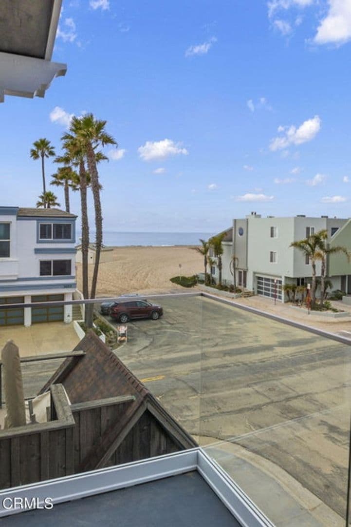 Oxnard Apartment: 104 La Brea St