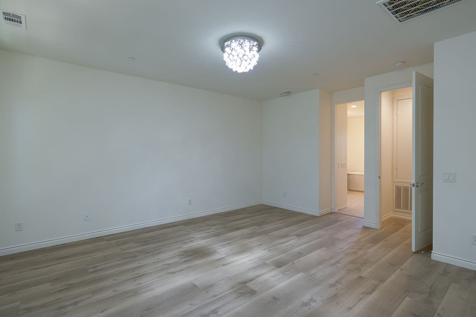 Camarillo House: 413 Castiano St