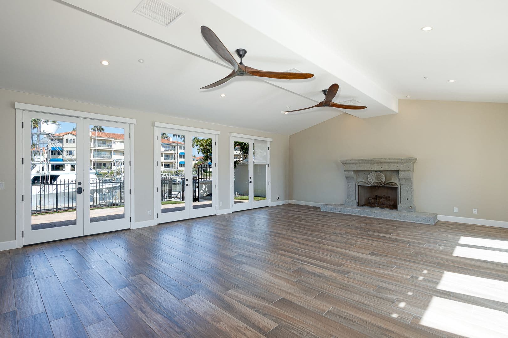 Oxnard House: 4211 W Hemlock St