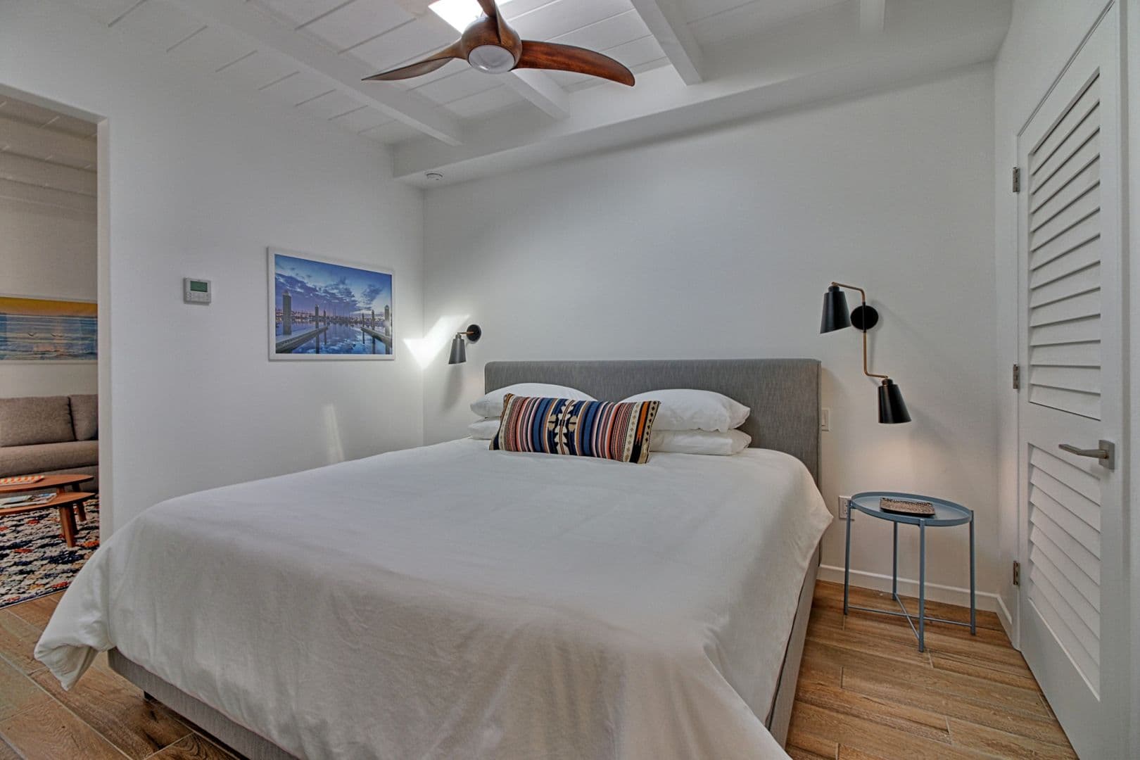 Ventura Apartment: 1072 Seaward