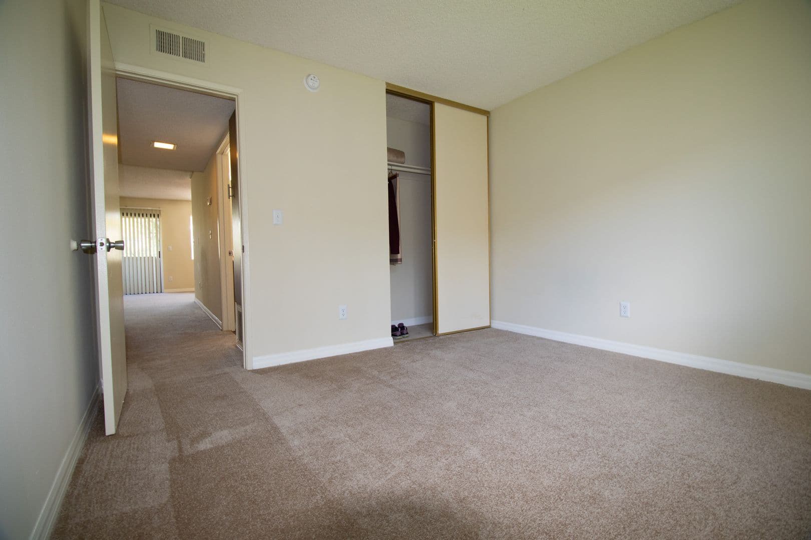 San Diego Apartment: 9585 Gold Coast Dr