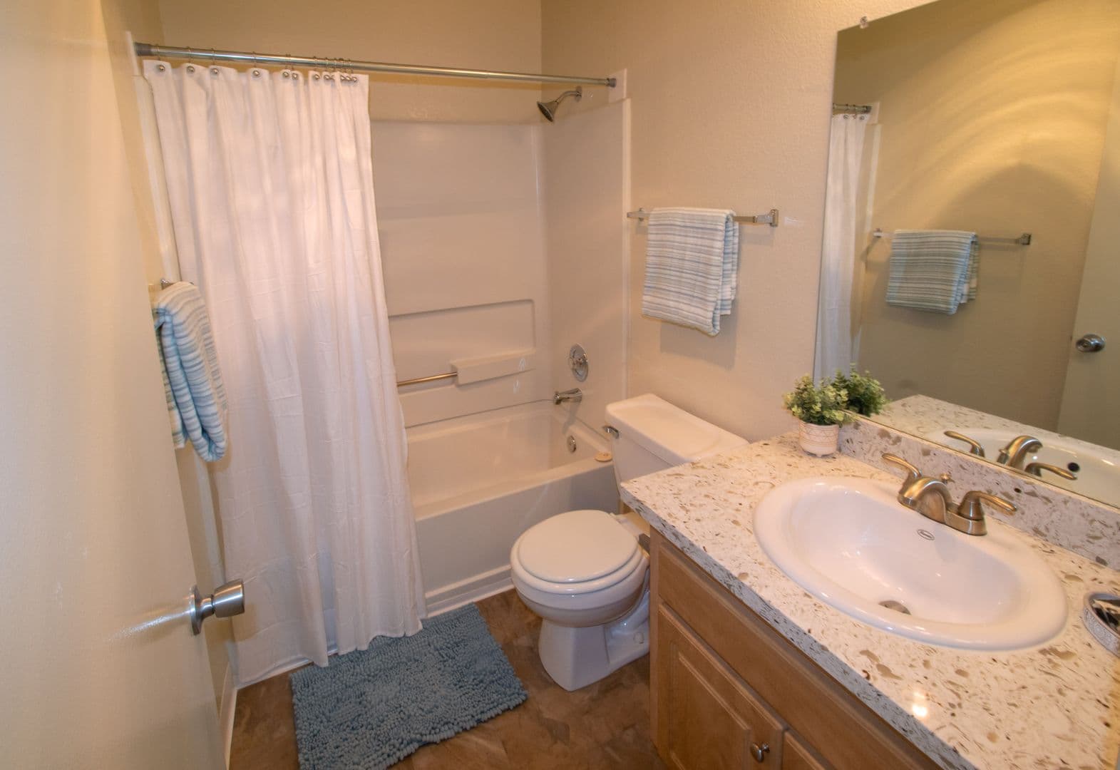 San Diego Apartment: 9585 Gold Coast Dr