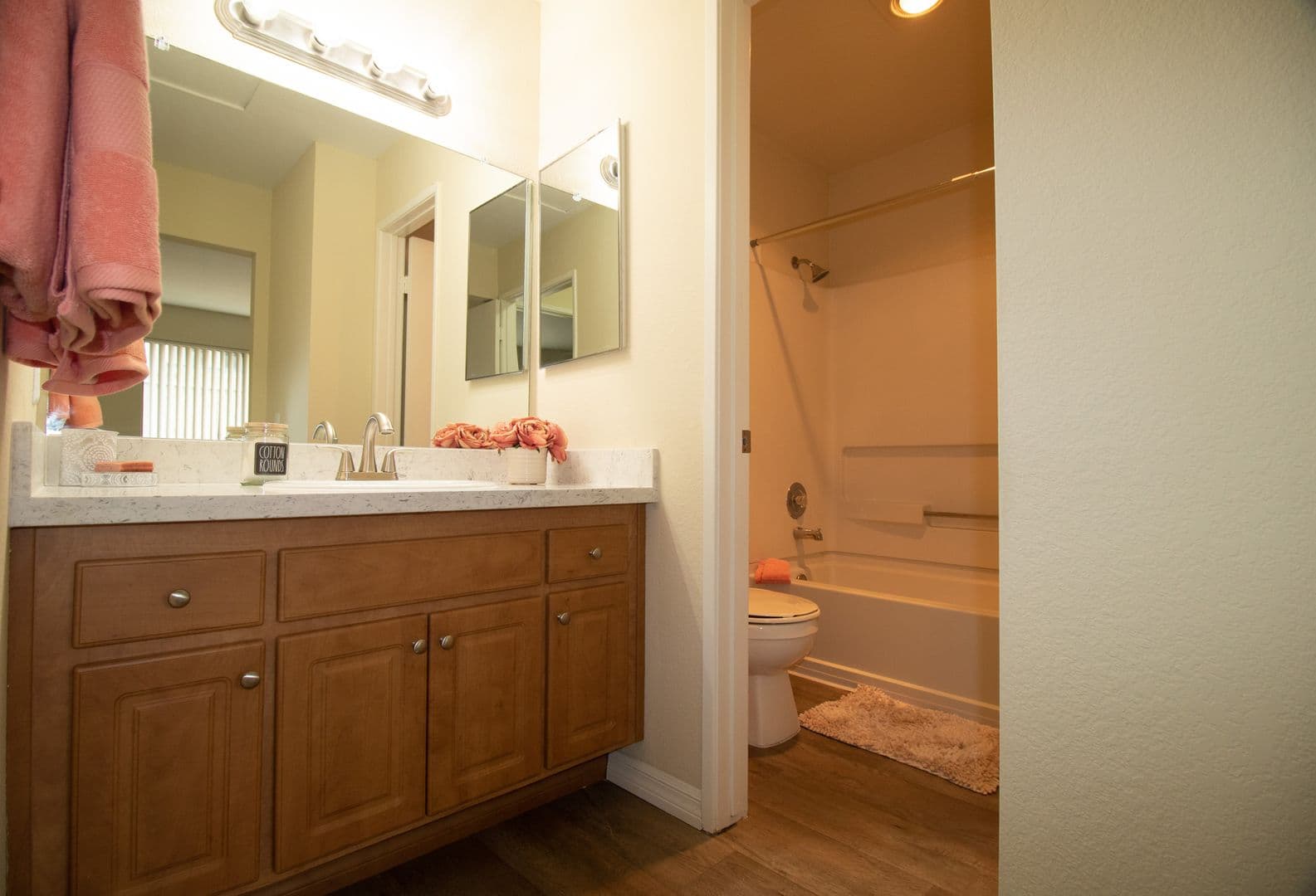 San Diego Apartment: 9585 Gold Coast Dr