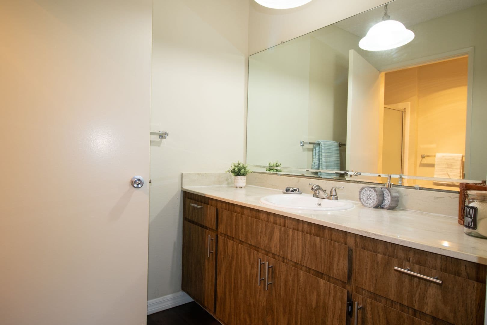 San Diego Apartment: 9585 Gold Coast Dr