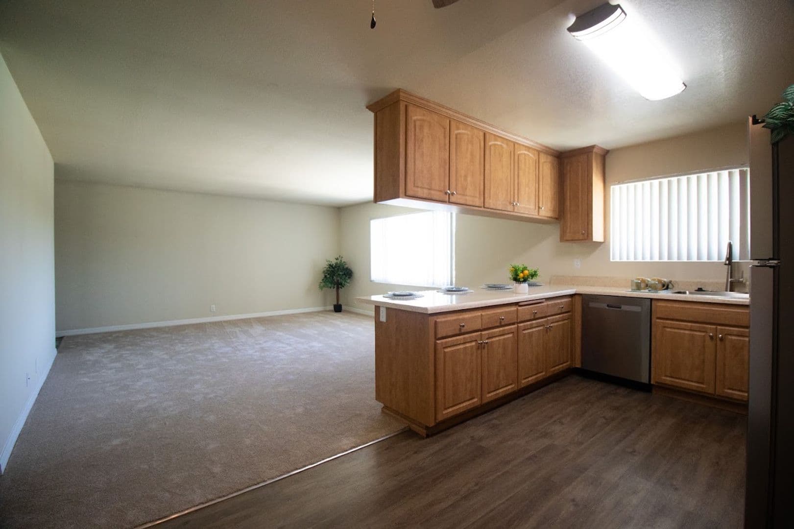 San Diego Apartment: 9585 Gold Coast Dr