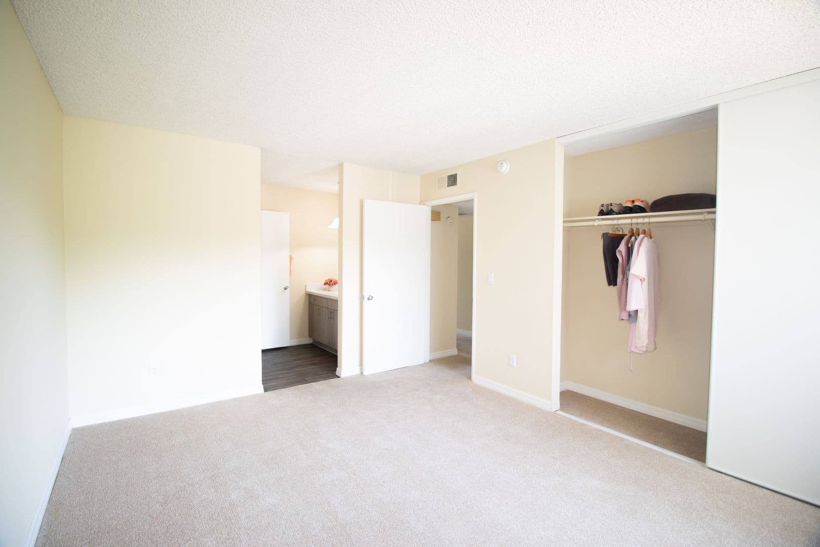 San Diego Apartment: 9585 Gold Coast Dr