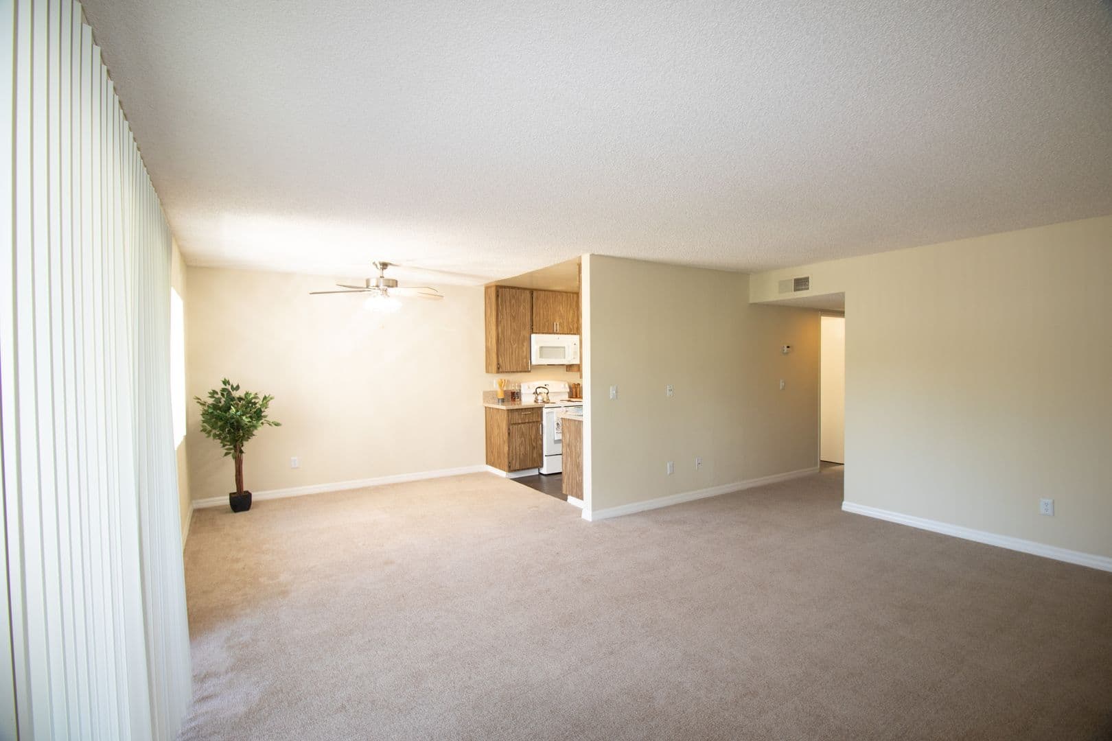 San Diego Apartment: 9585 Gold Coast Dr