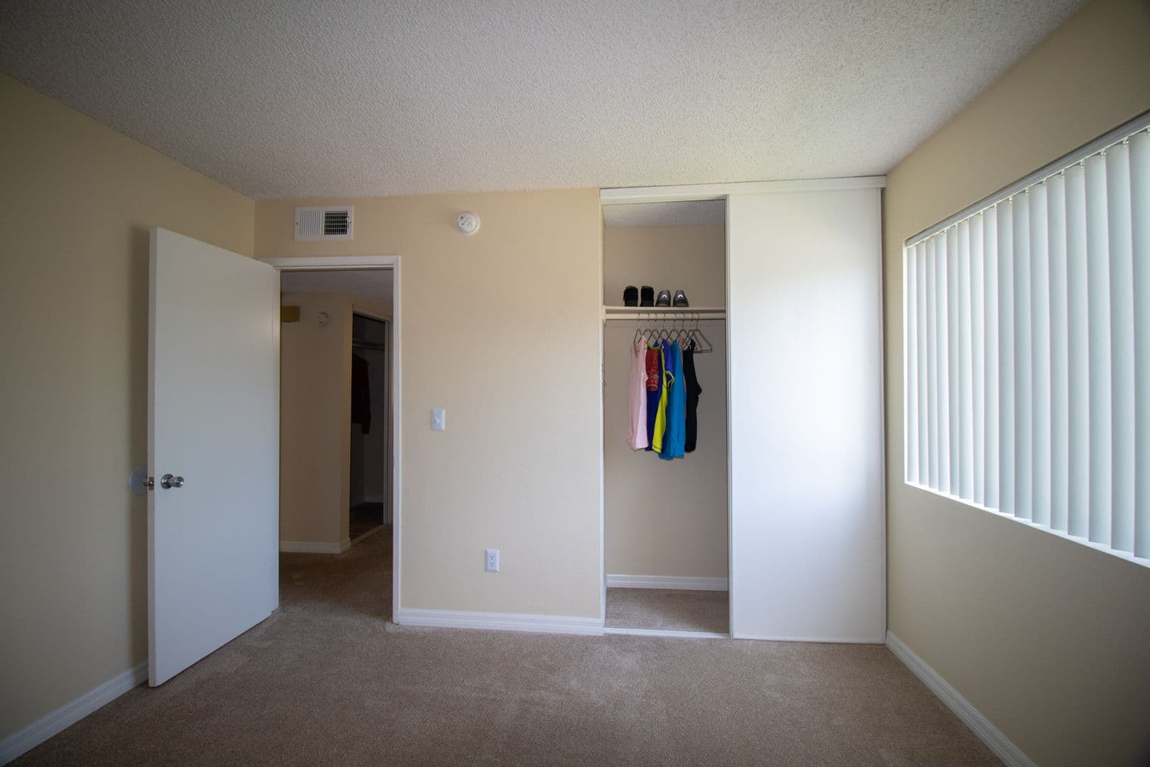 San Diego Apartment: 9585 Gold Coast Dr