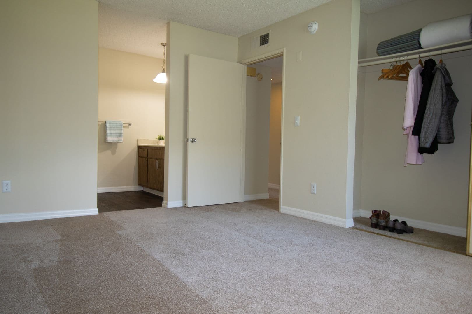 San Diego Apartment: 9585 Gold Coast Dr