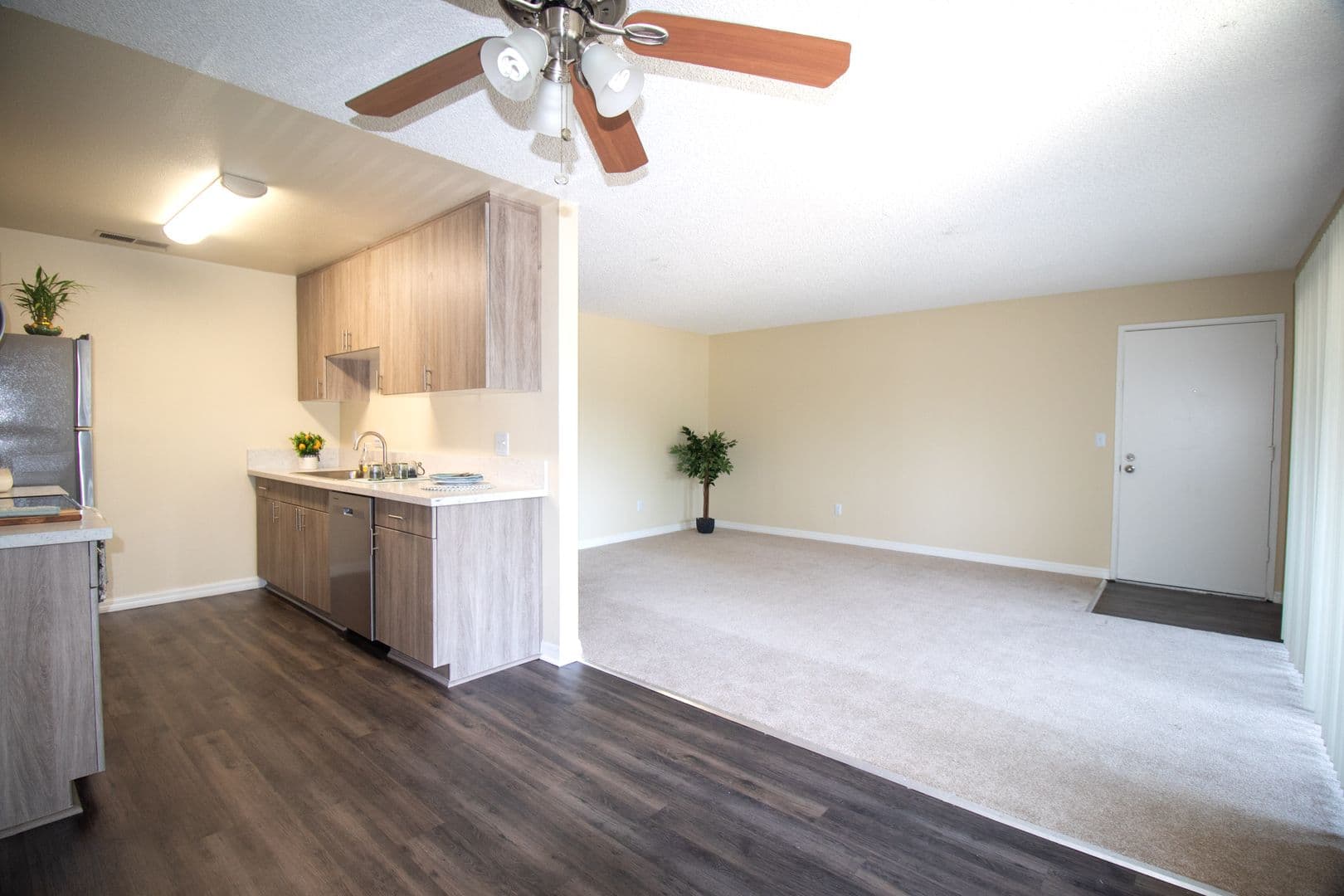 San Diego Apartment: 9585 Gold Coast Dr