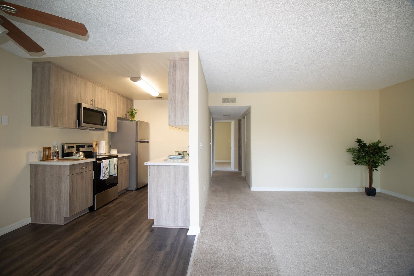 San Diego Apartment: 9585 Gold Coast Dr