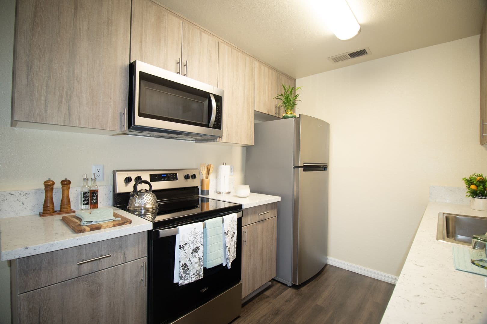 San Diego Apartment: 9585 Gold Coast Dr