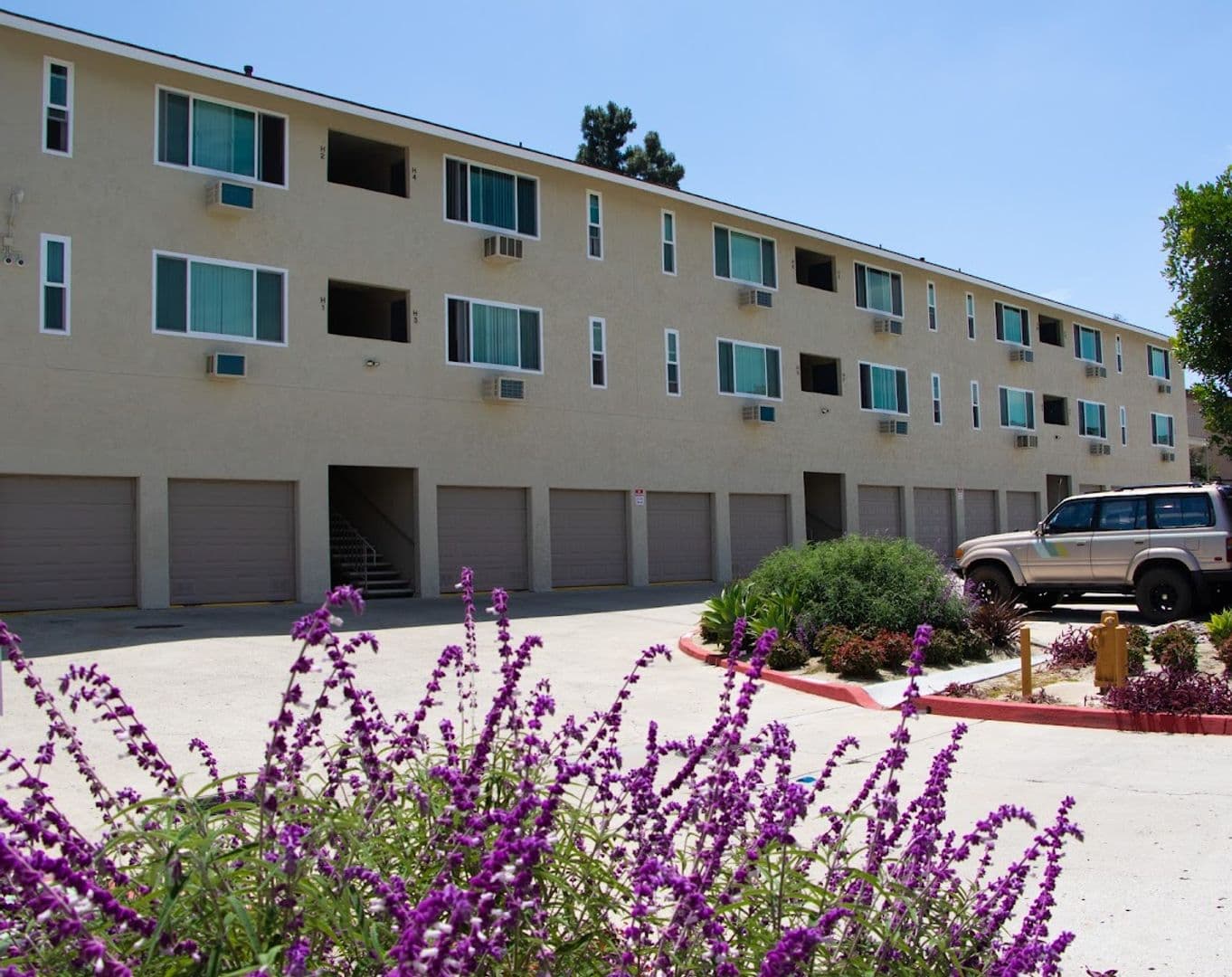 San Diego Apartment: 9585 Gold Coast Dr