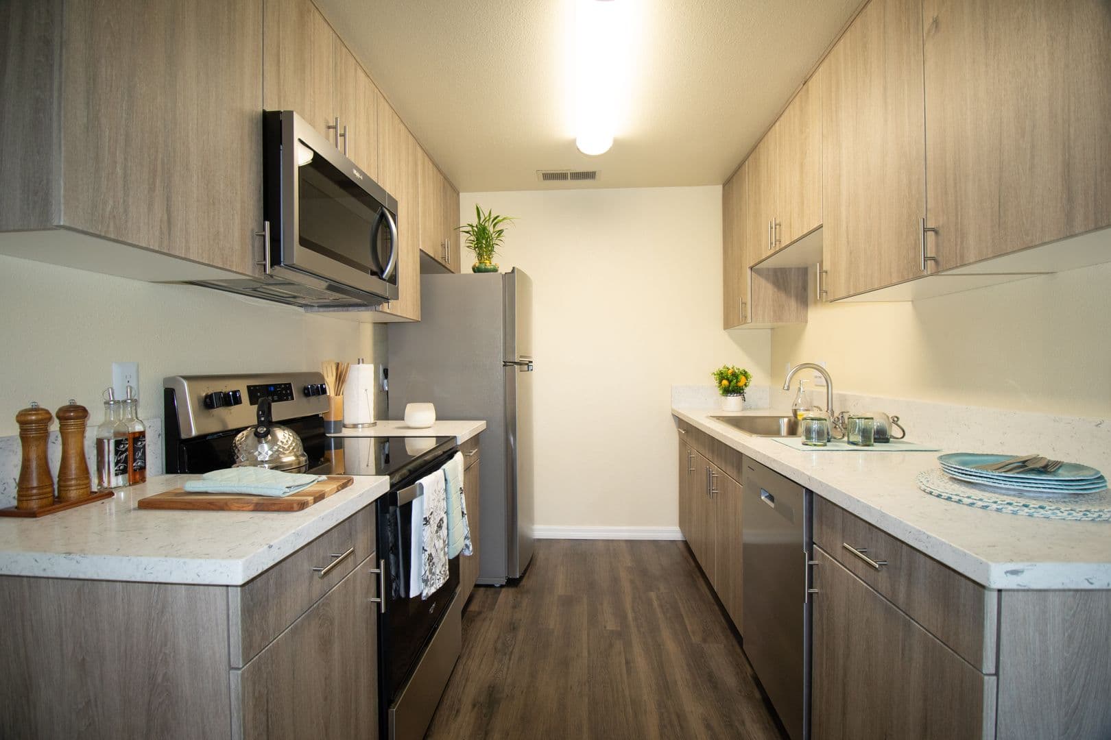 San Diego Apartment: 9585 Gold Coast Dr