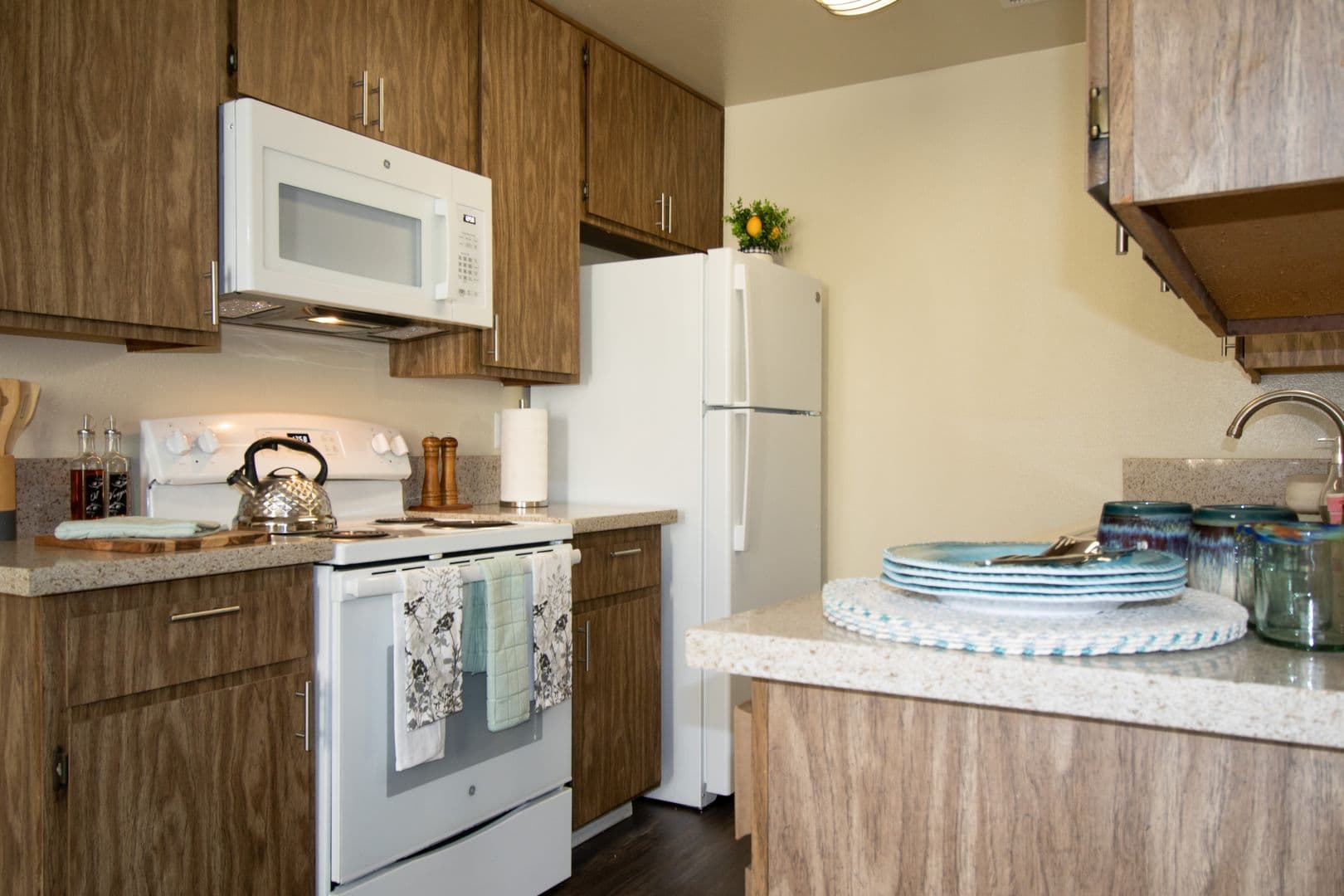 San Diego Apartment: 9585 Gold Coast Dr
