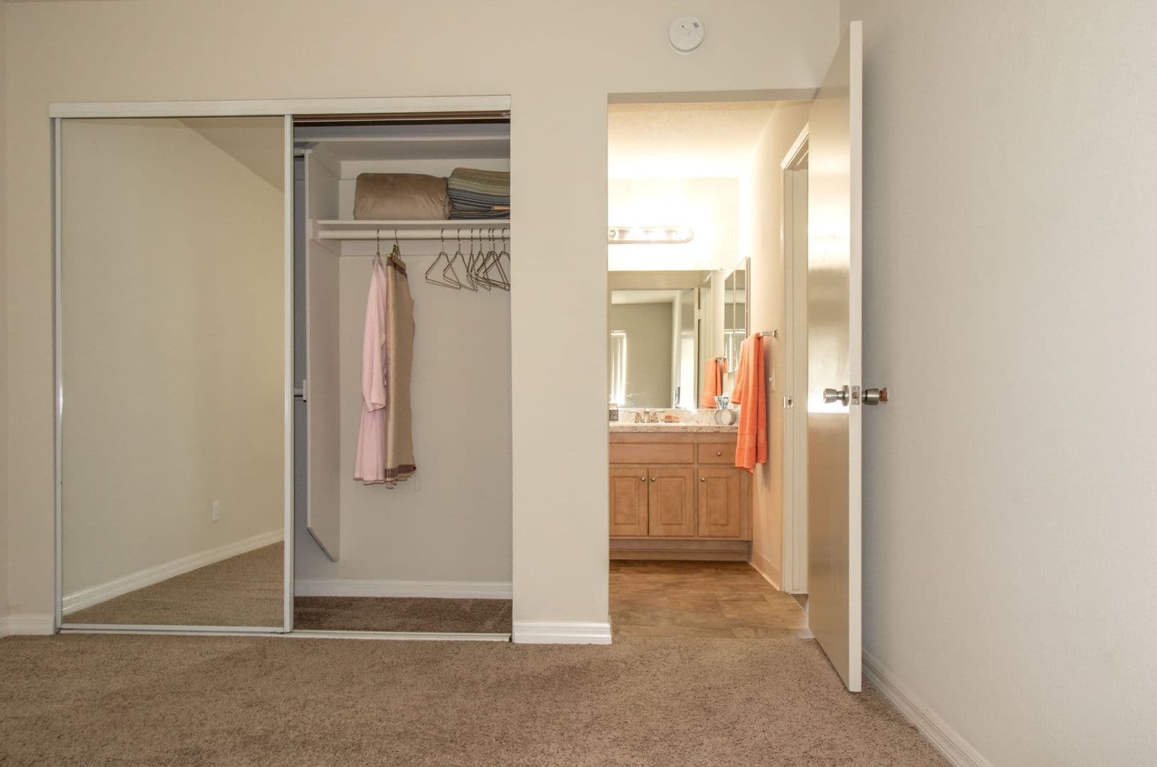 San Diego Apartment: 9585 Gold Coast Dr