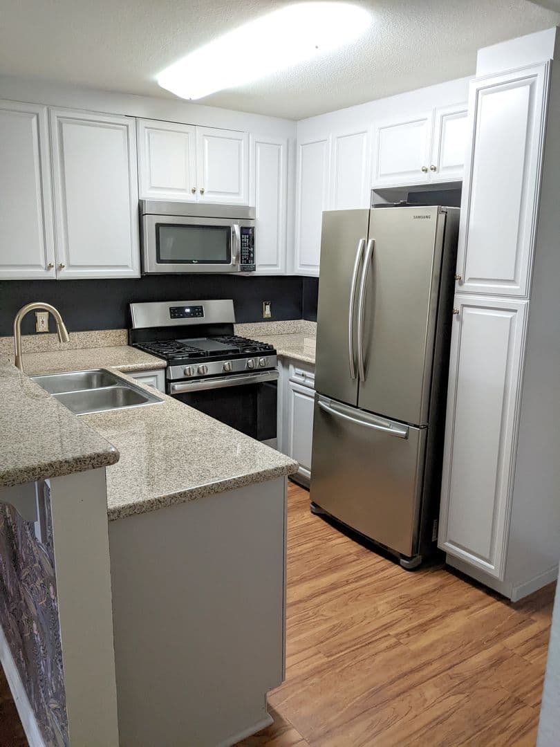 Woodland Hills Apartment: 5525 Canoga Ave #123
