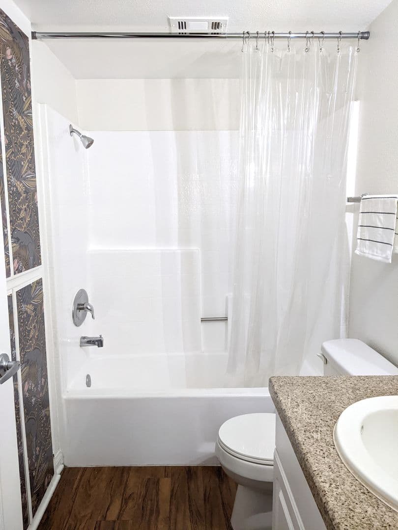Woodland Hills Apartment: 5525 Canoga Ave #123