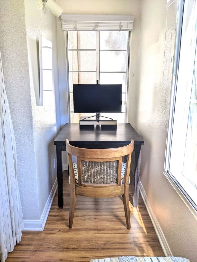 Woodland Hills Apartment: 5525 Canoga Ave #123