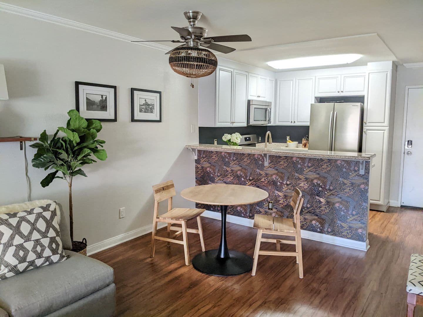 Woodland Hills Apartment: 5525 Canoga Ave #123