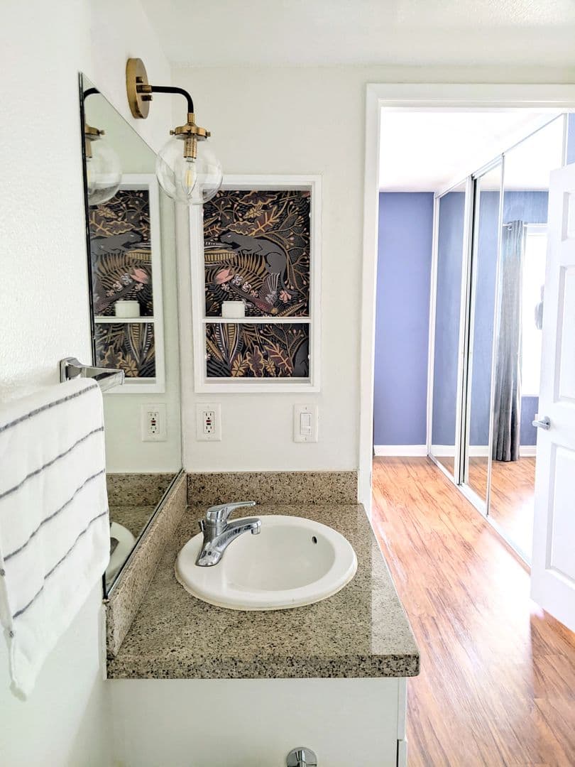 Woodland Hills Apartment: 5525 Canoga Ave #123