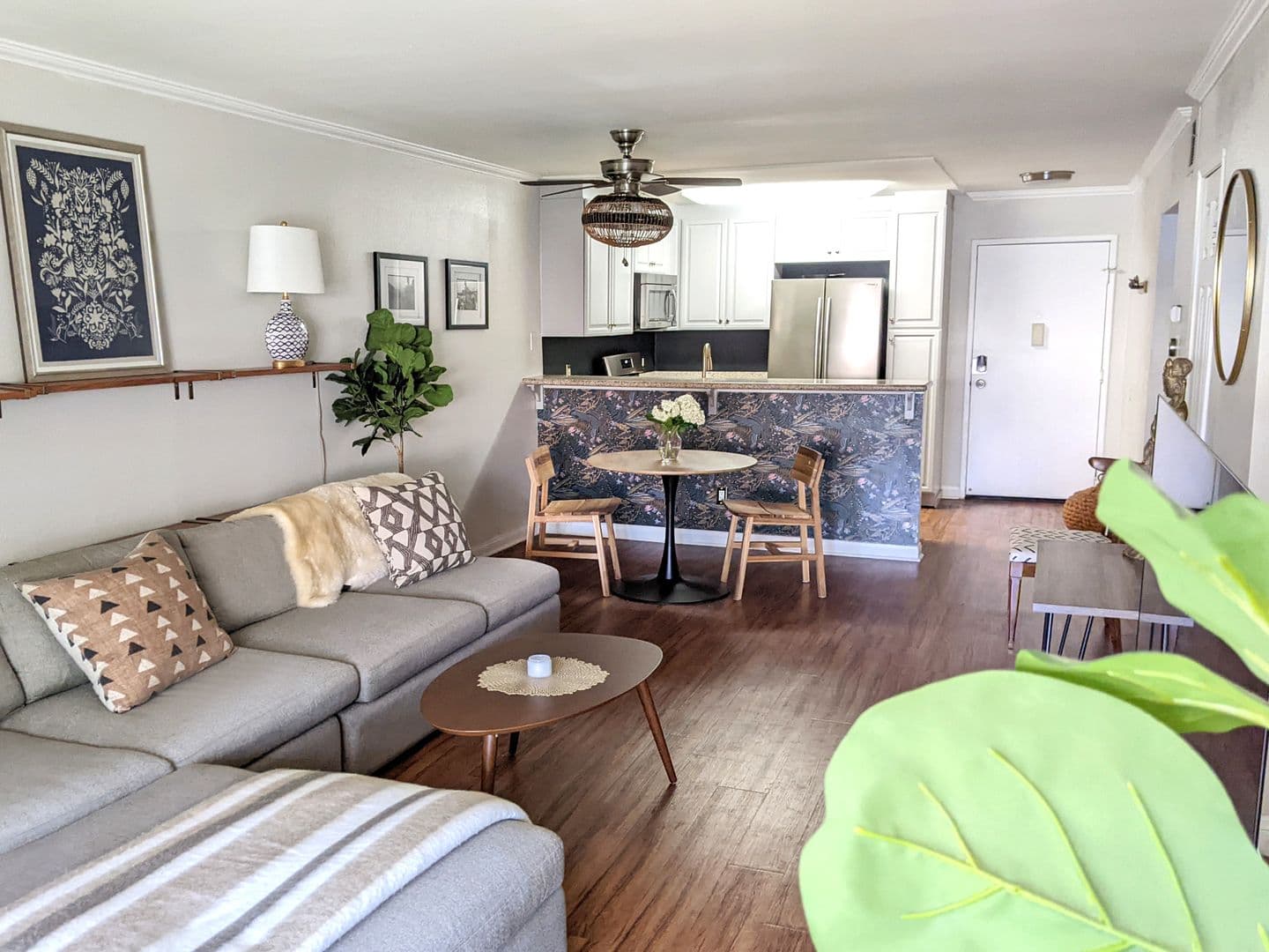 Woodland Hills Apartment: 5525 Canoga Ave #123