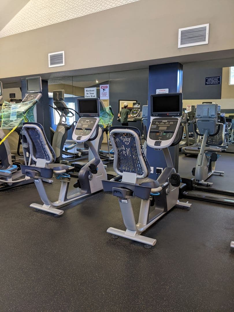 Woodland Hills Apartment: 5525 Canoga Ave #123