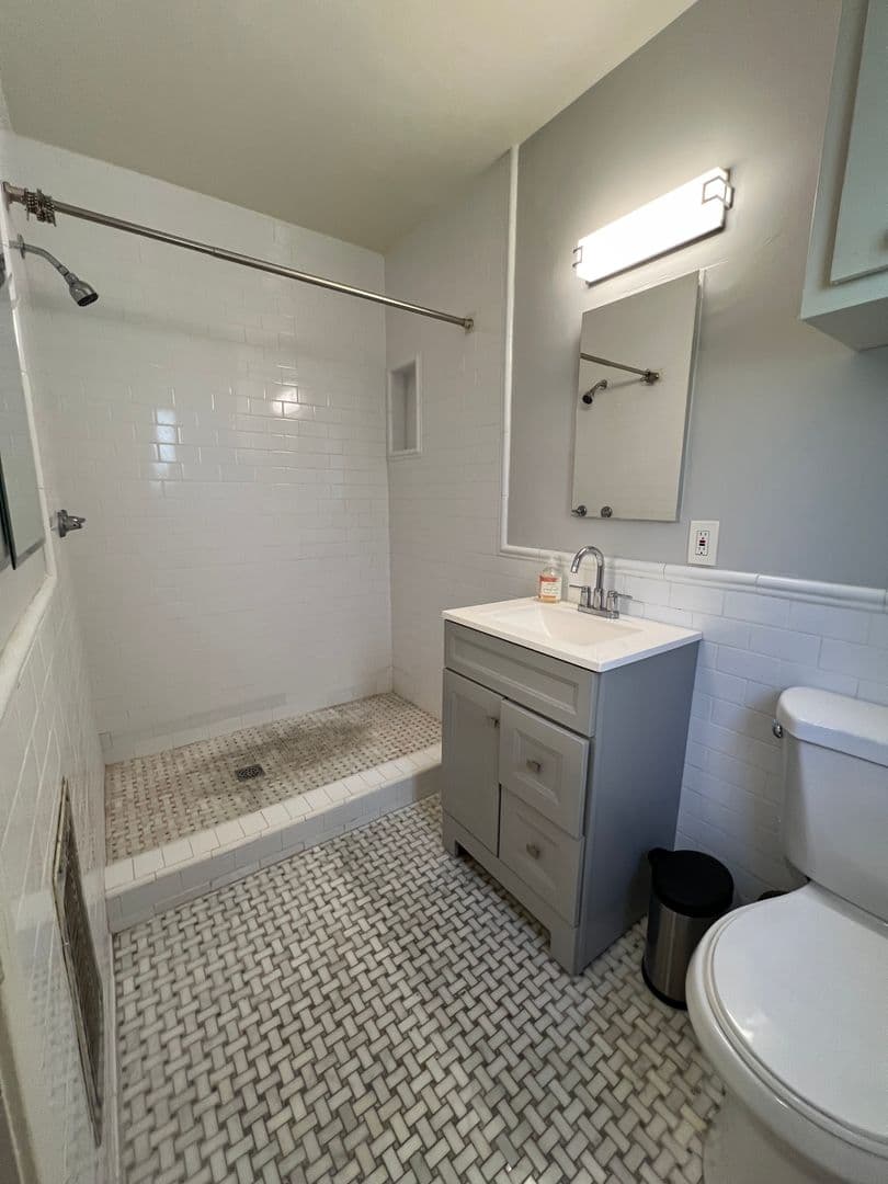 Pasadena Apartment: 1361 E Del Mar Blvd