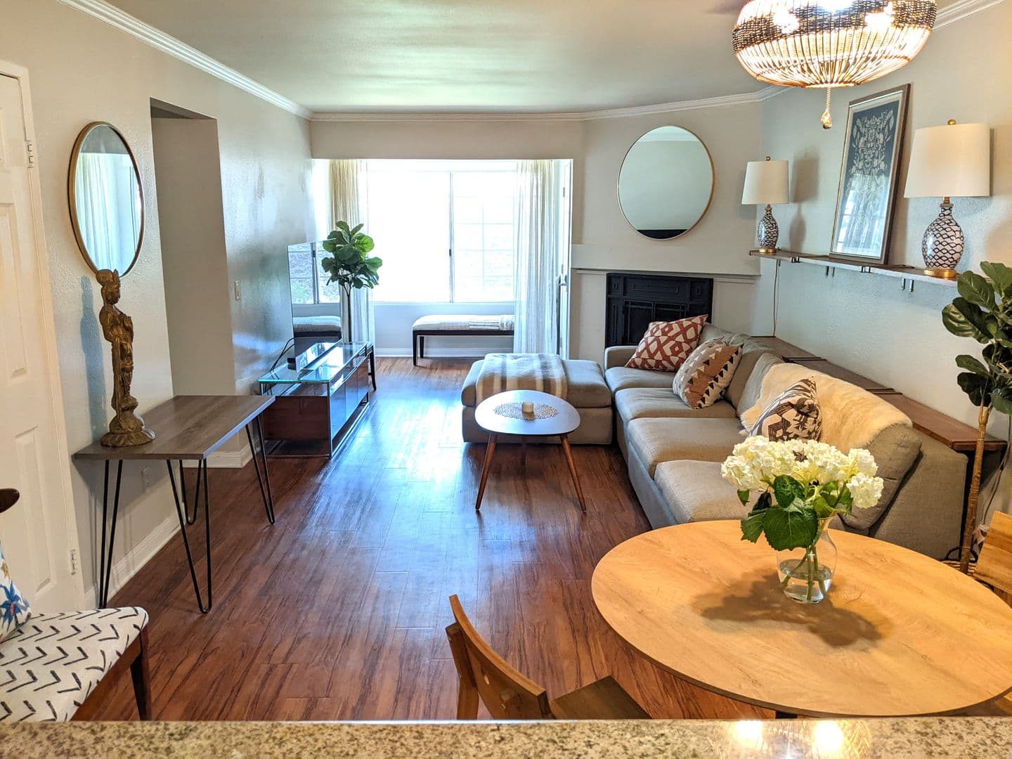 Woodland Hills Apartment: 5525 Canoga Ave #123