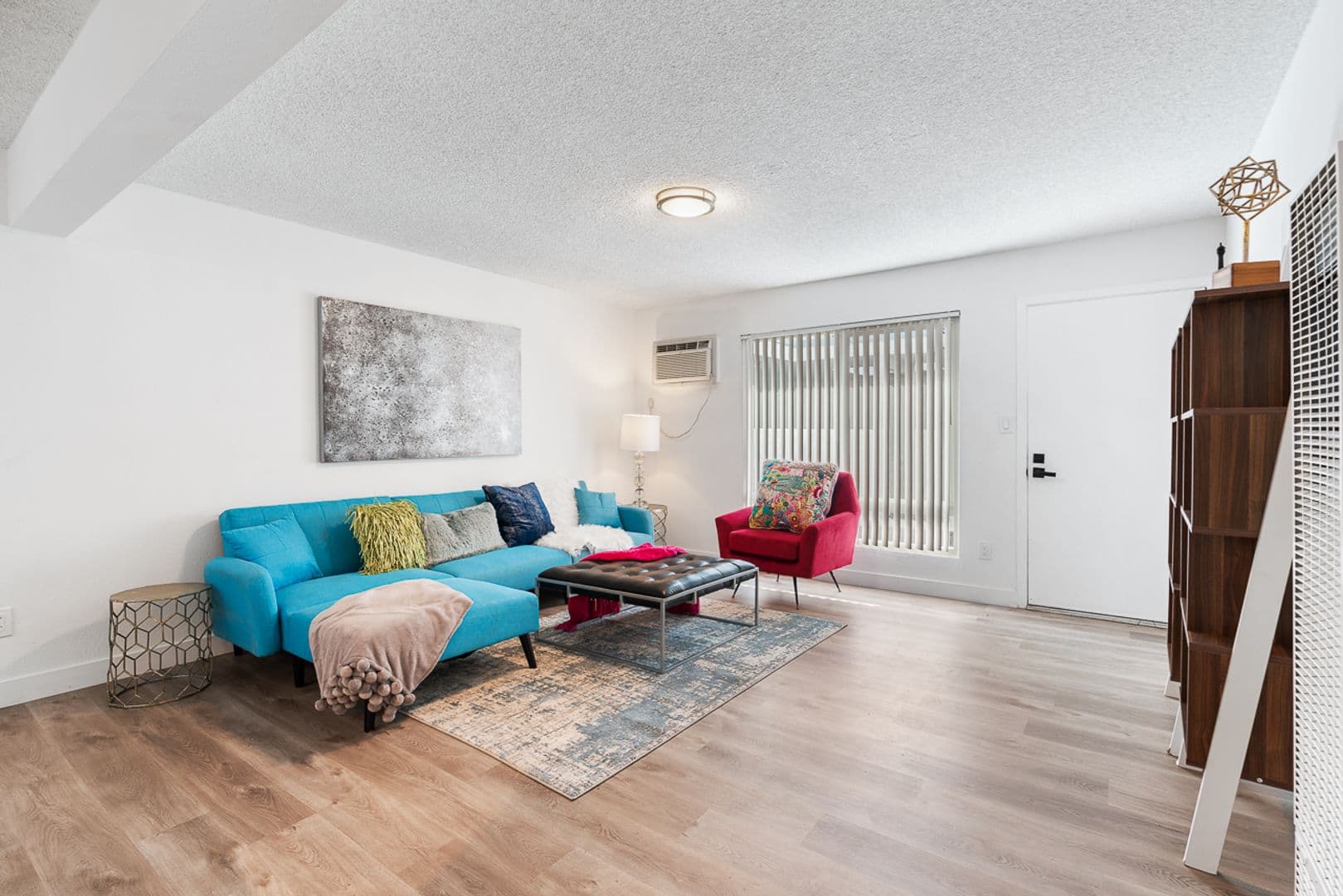 Long Beach Apartment: 5565 Ackerfield Ave.