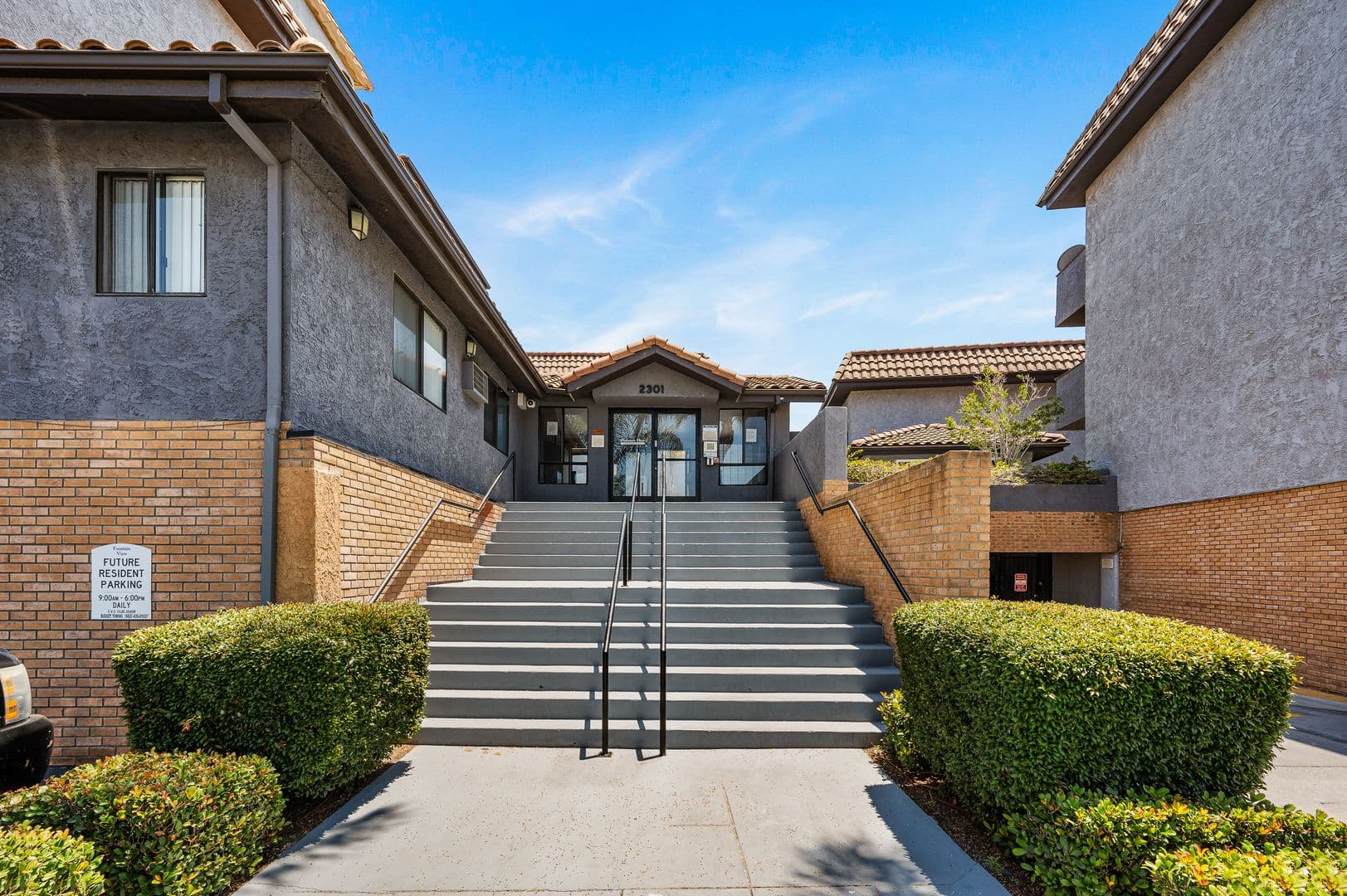 Long Beach Apartment: 2301 E. Market St.